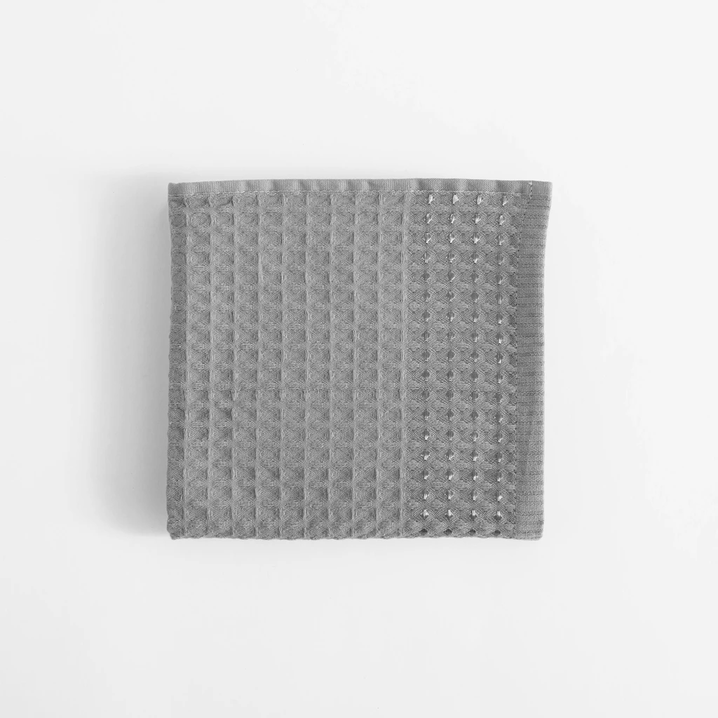 Ciemnoszary bawełniany ręcznik o falowej fakturze