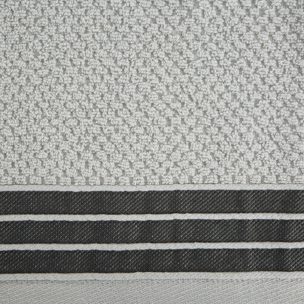 Srebrny ręcznik kąpielowy