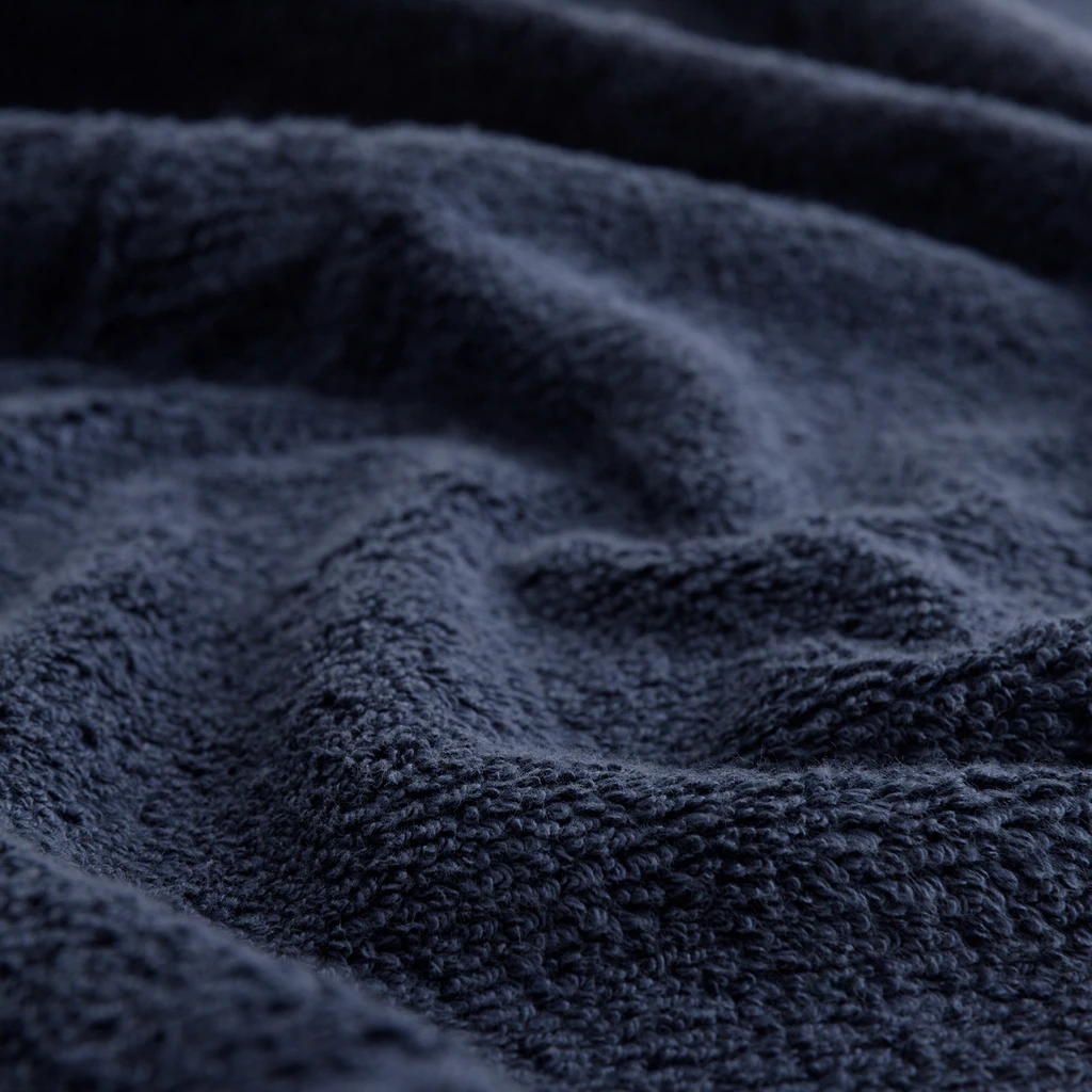 Bavlnený uterák v tmavomodrej farbe ZEN 50x90 cm