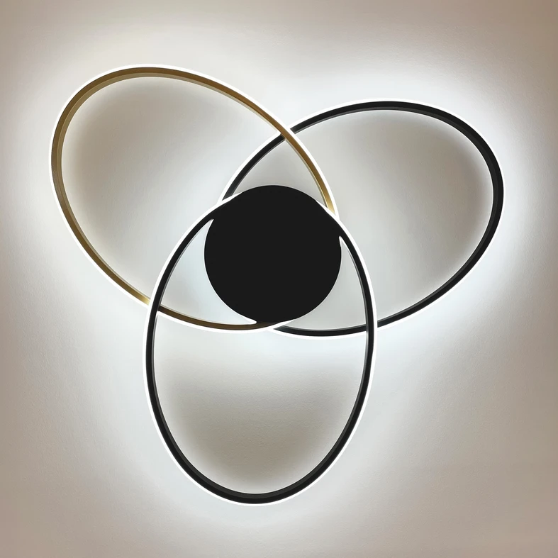 3 pierścienie lampy BOLD o eliptycznym kształcie podkreślą nowoczesny wystrój do wnętrza oraz oświetlą przestrzeń wbudowanymi paskami LED.