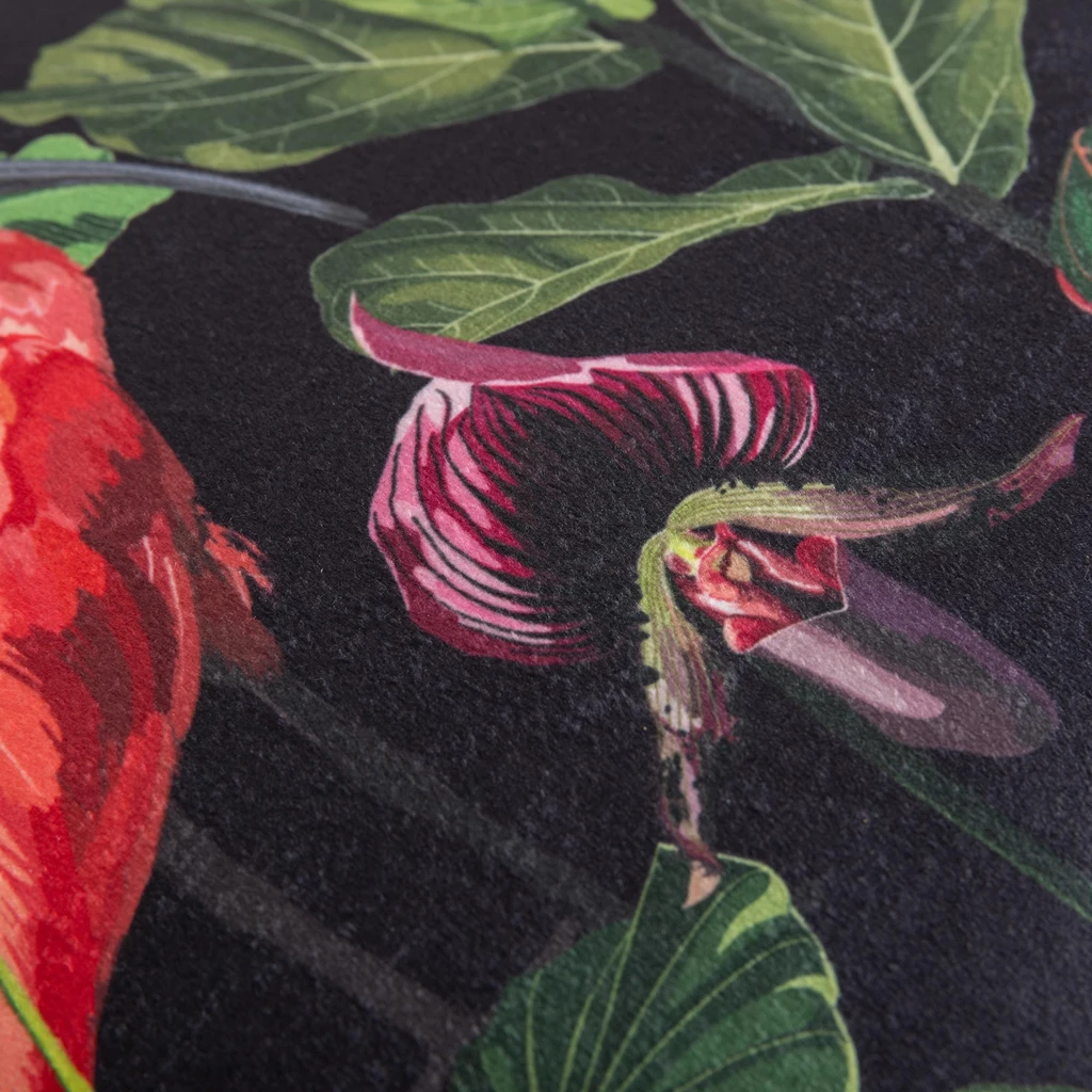 Welurowa czarna poszewka w egzotyczne ptaki