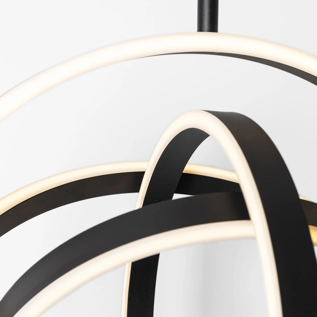 TESS to lampa wisząca o niezwykle ciekawym, wręcz kosmicznym designie.