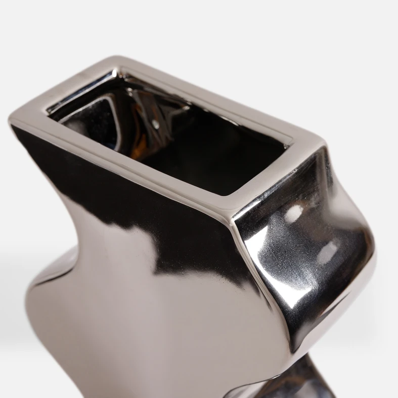 Geometrická váza strieborná 20 cm