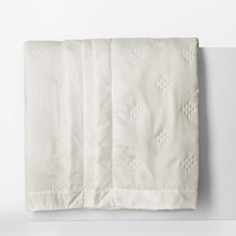 Ecru narzuta na łóżko