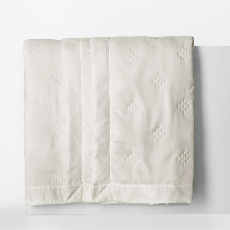 Ecru narzuta na łóżko