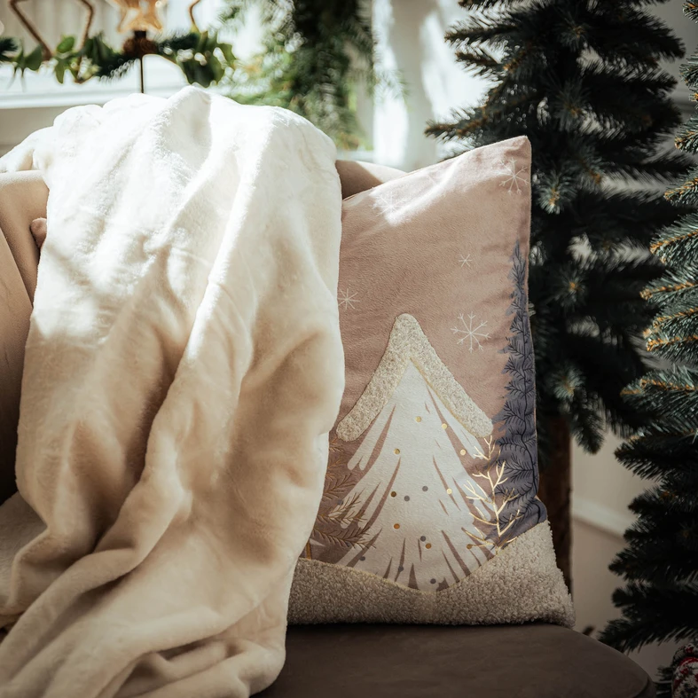 Vianočná obliečka STROMČEKY FINN LATTE 45 x 45 cm