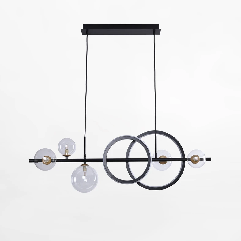 Szerokość 100 cm i regulowana wysokość zawieszenia sprawia, że TAREMI doskonale zaprezentuje się nad stołem w jadalni.