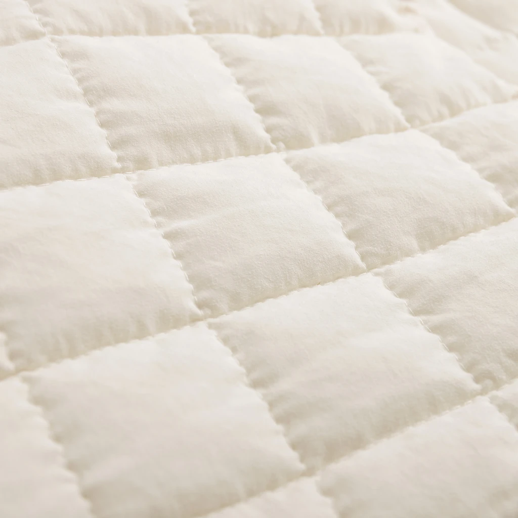 Prehoz na posteľ v krémovej farbe GISELLE 200x220 cm