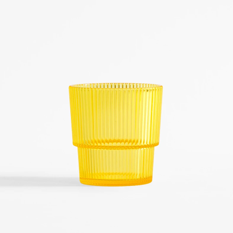 Kolorowe ryflowane kubki plastikowe