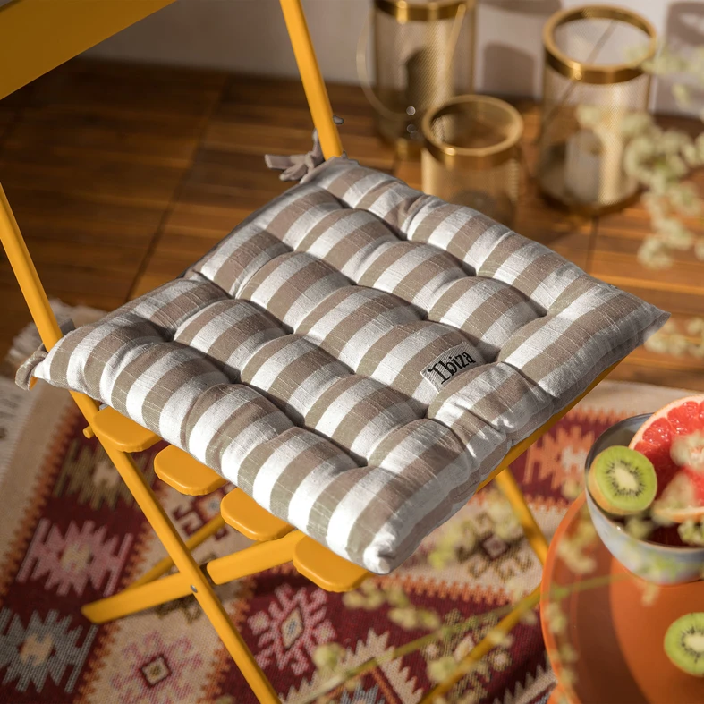 Podsedák na stoličku hnedé pruhy 40x40 cm