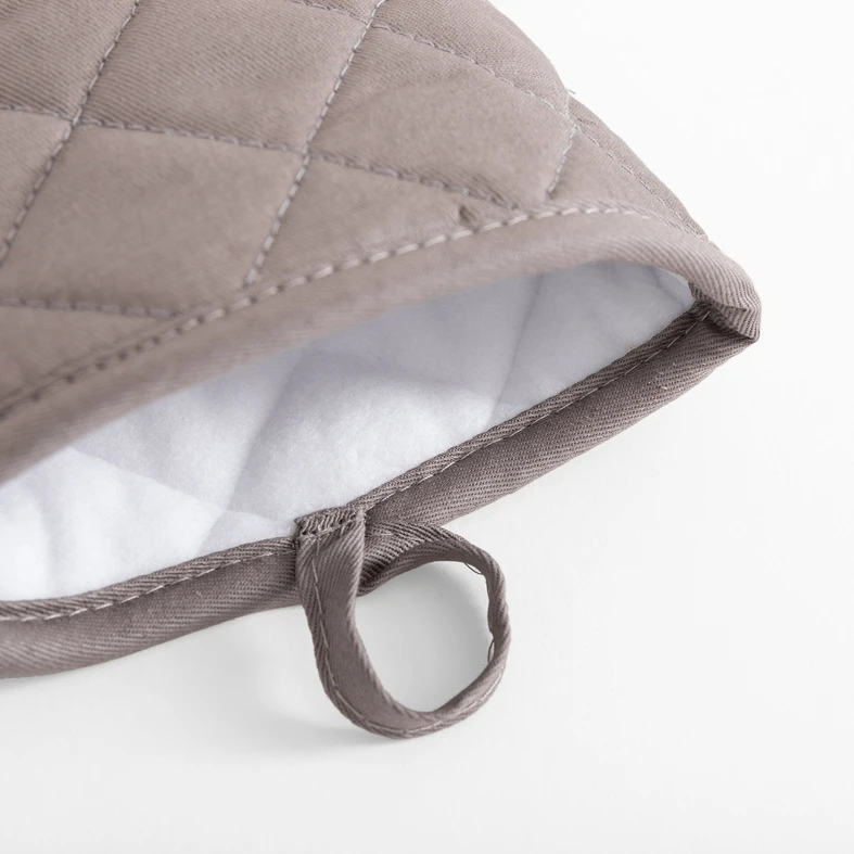 Szara rękawica kuchenna i podkładka pod garnek