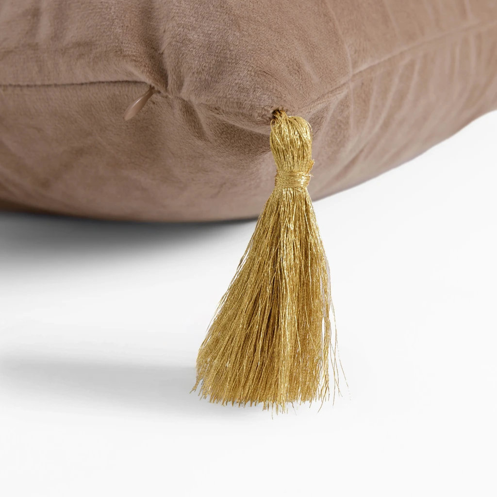 Ciemnobeżowa welurowa poszewka z motywem palmy