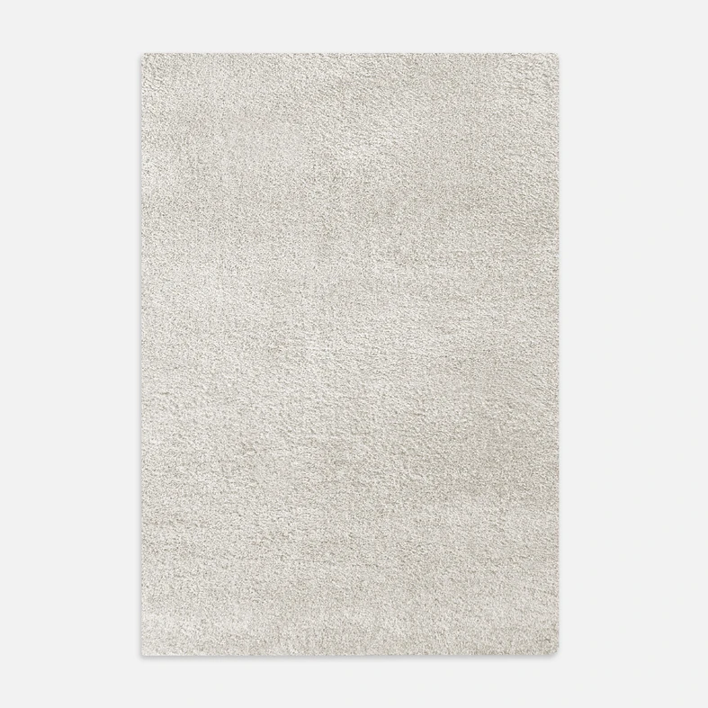 Dywan kremowy FURRY 120x160 cm wykonany z przędzy polipropylenowej.