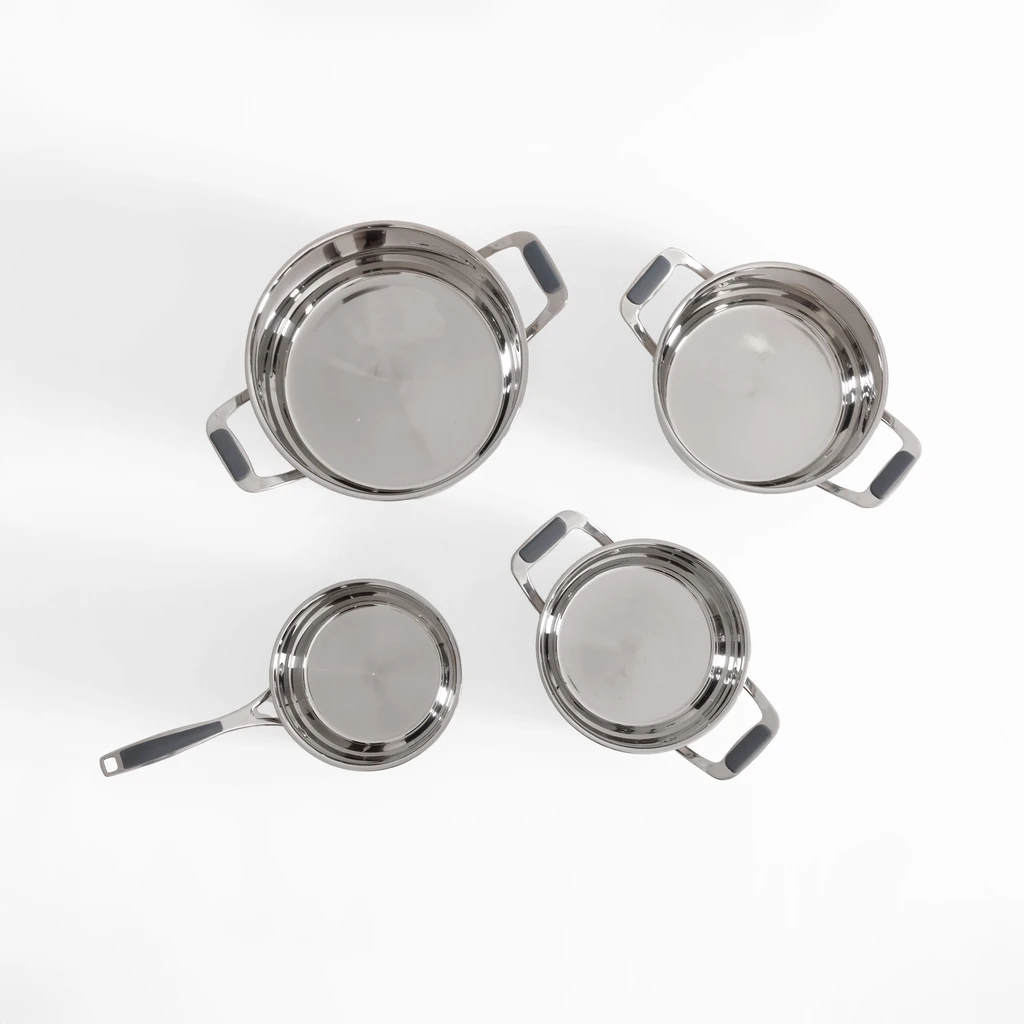 Srebrne stalowe garnki na indukcję