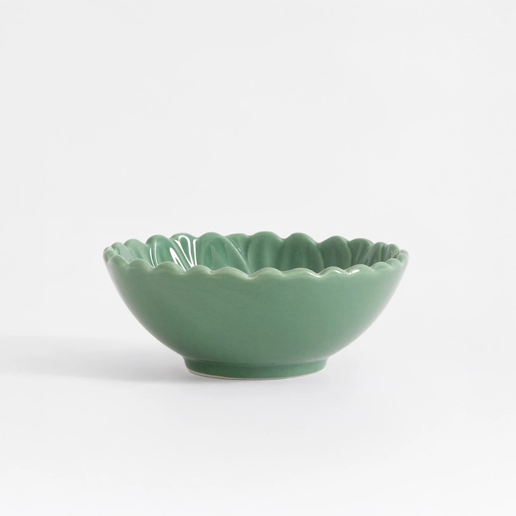 Zielona miska w kształcie kwiatka