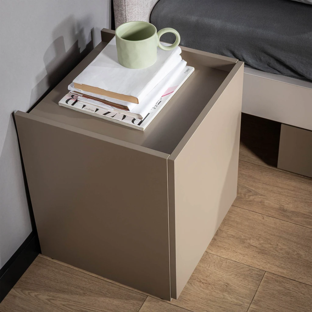 Minimalistyczna szafka nocna w kolorze truflowym