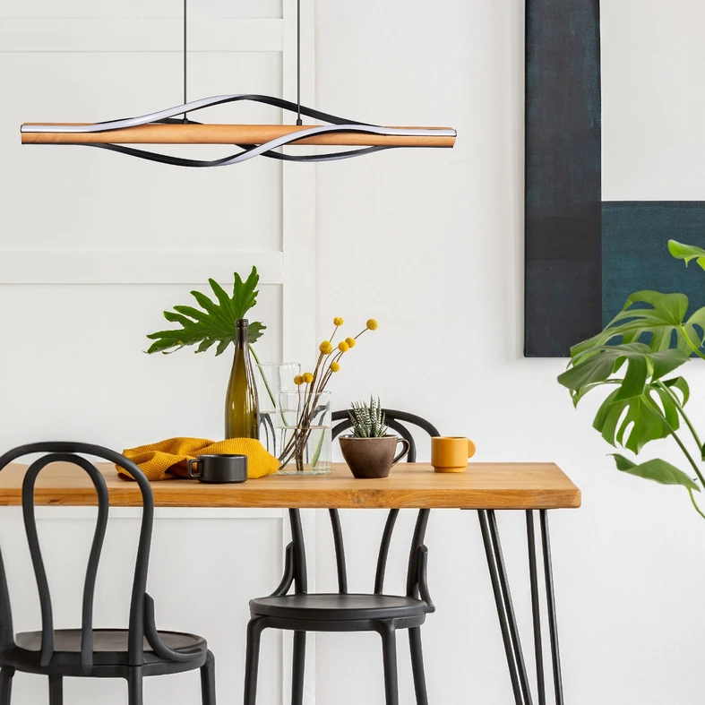 Zintegrowane z obudową oświetlenie LED ma moc 30W i strumień świetlny rzędu 2000 lumenów.