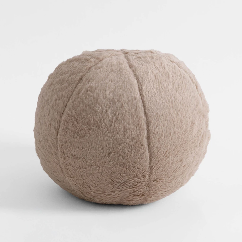 Dekoracyjna poduszka kula beżowa