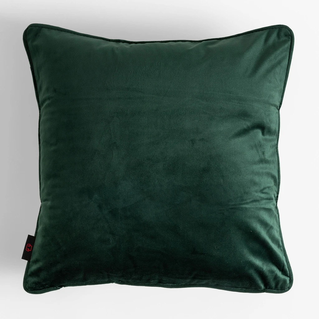 Czarna poszewka z przyrodniczym motywem kwiatów i ptaków