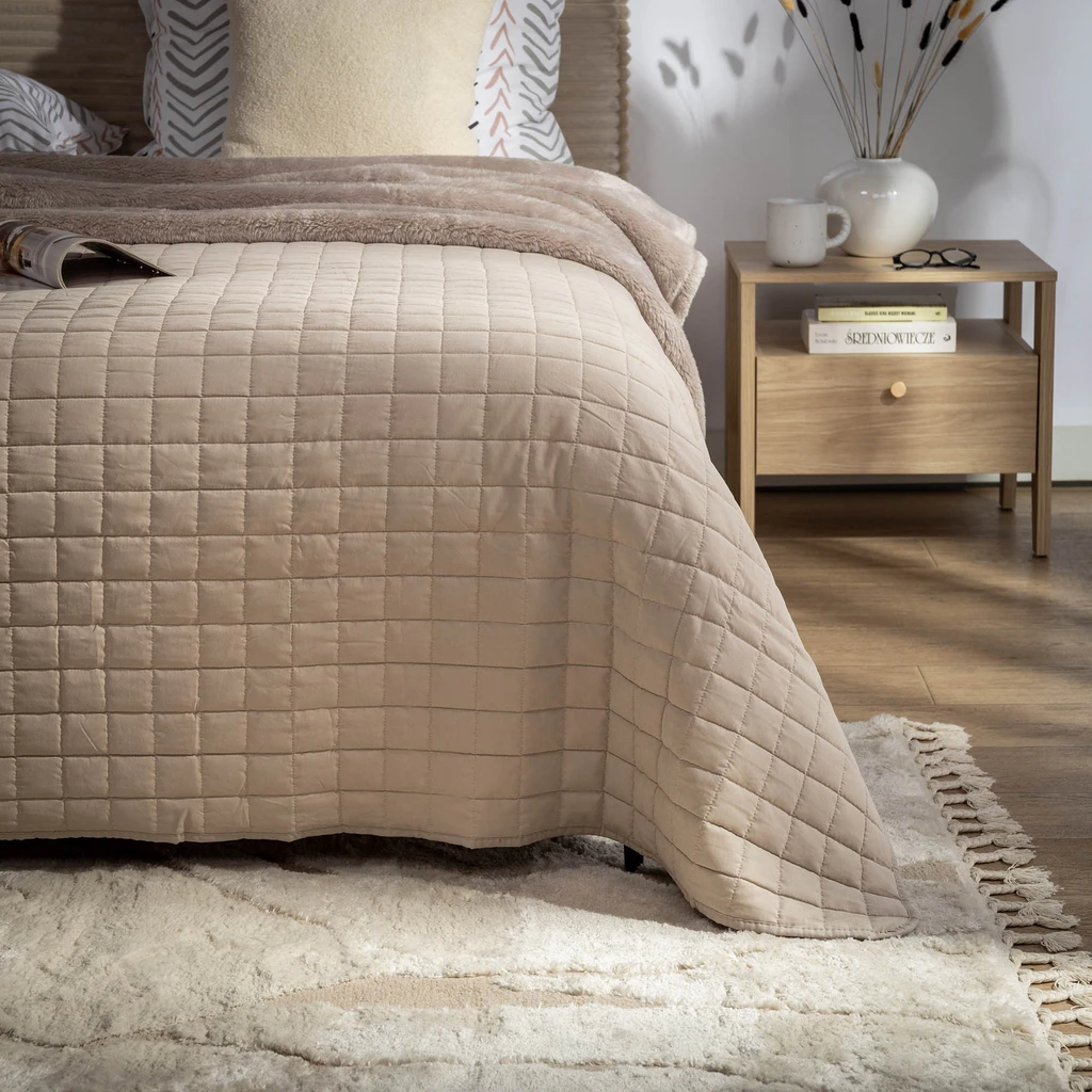 Prehoz na posteľ v béžovej farbe GISELLE 200x220 cm