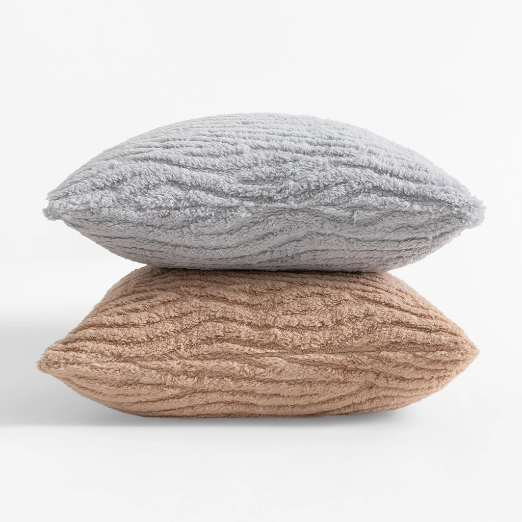 Szara i beżowa poszewka o dekoracyjnej fakturze