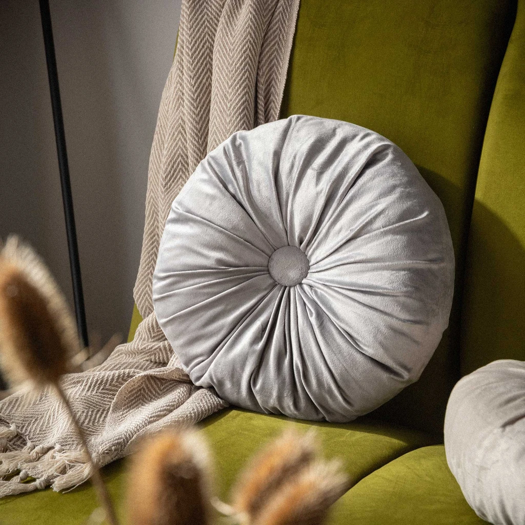 Dekoratívny okrúhly vankúš SELMA svetlosivý 40 cm