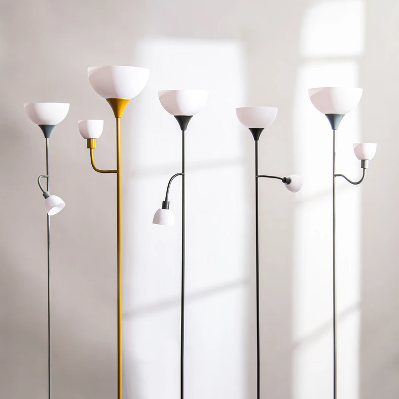 Stojacia lampa zlatá PESO