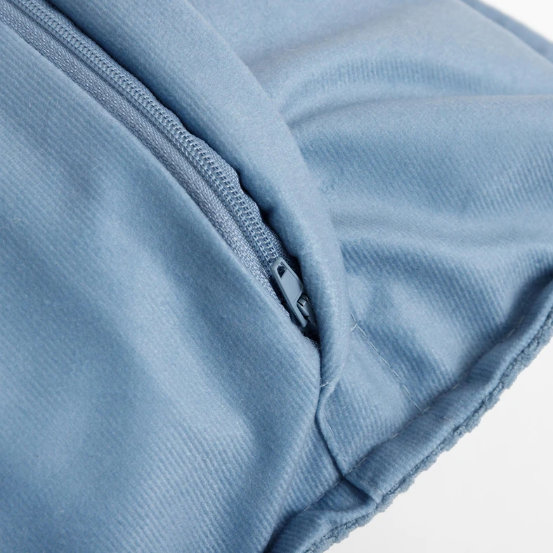 Niebieska poszewka ozdobna z zamkiem