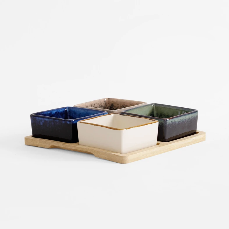 Súprava 4 misiek na štvorcovom bambusovom podstavci 19x19 cm