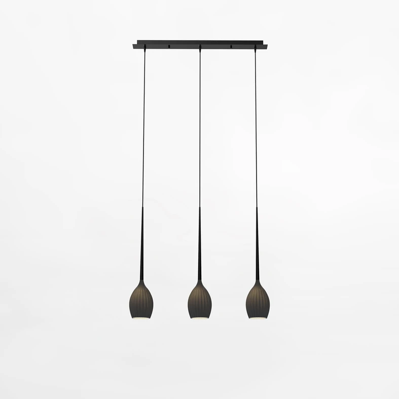 FIORE posiada oprawę przeznaczoną dla 3 żarówek typu E14 o mocy 40W.