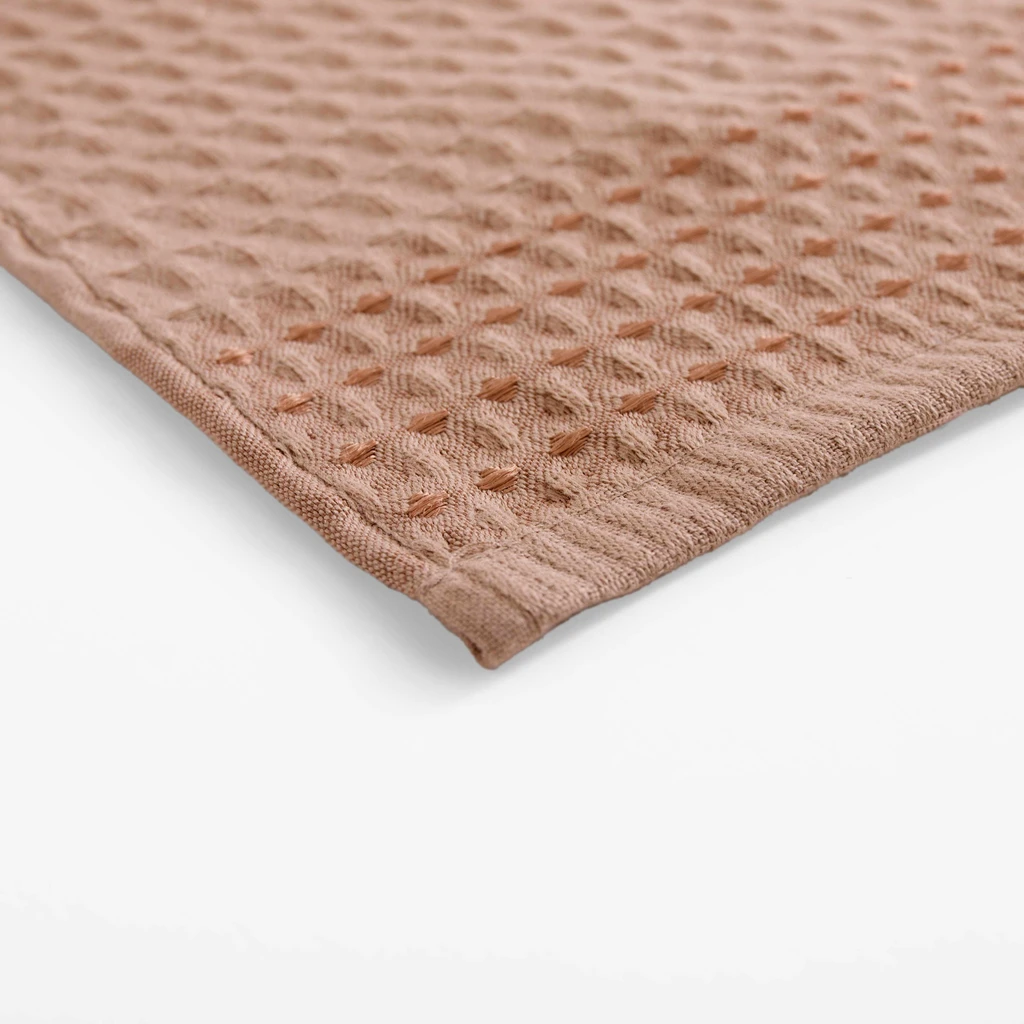 Bawełniany ręcznik o fakturze waflowej o kolorze cappuccino