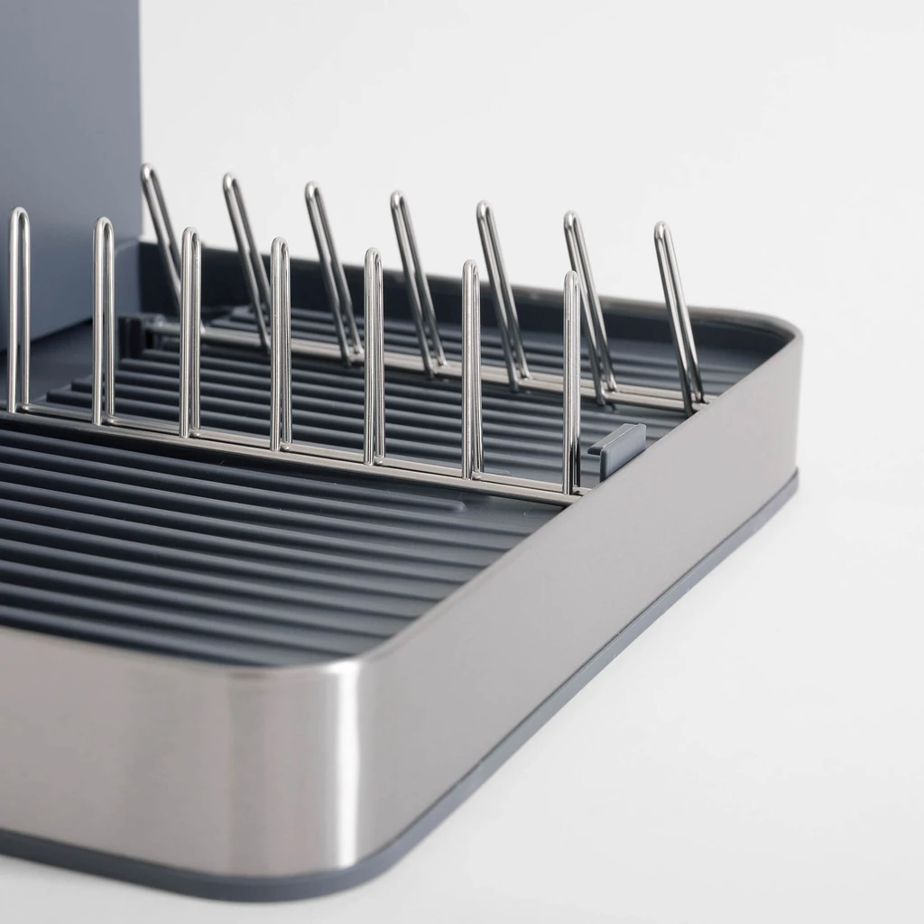 Srebrno-szara suszarka składana na naczynia