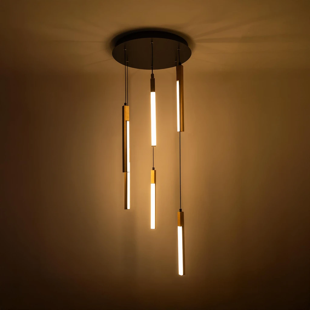 Lampa wisząca ELIOT to oświetlenie do wnętrz przestronnych nowoczesnych z lekką, futurystyczną nutą.