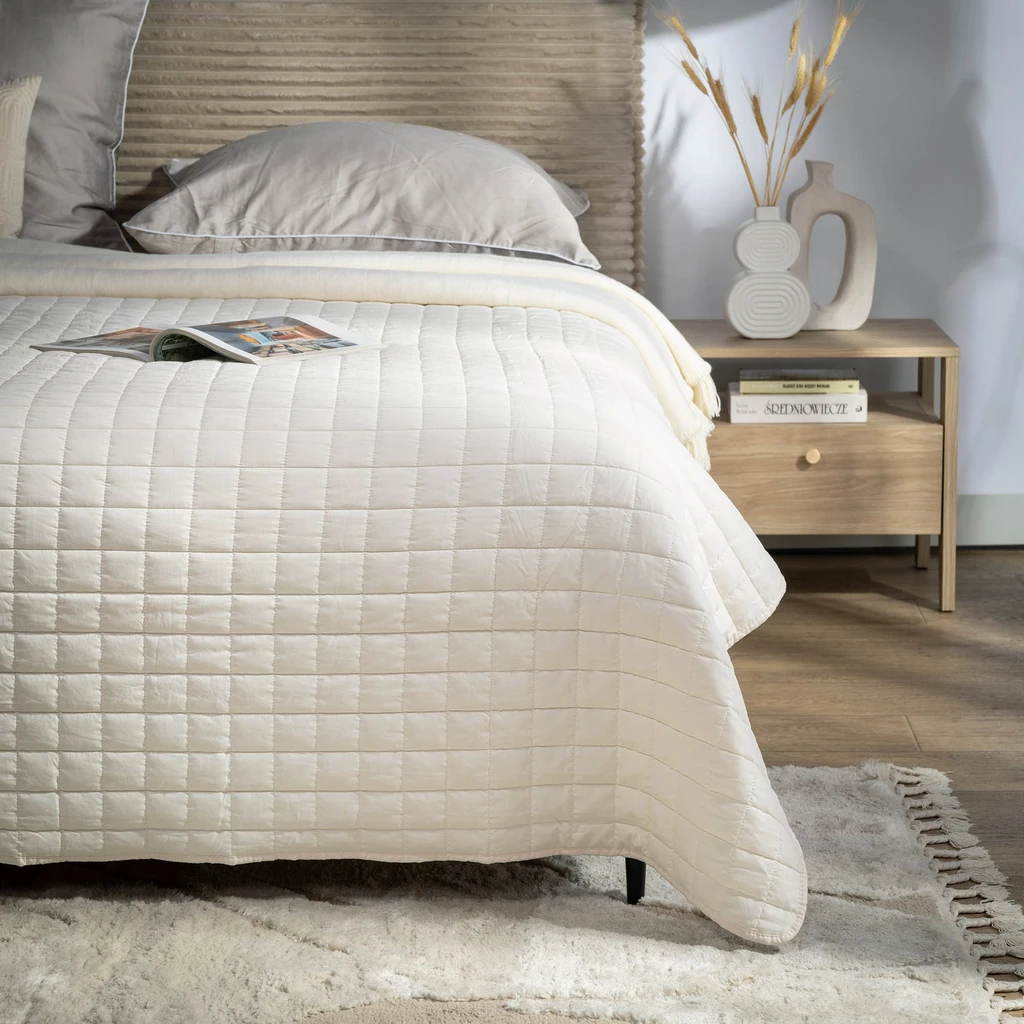 Prehoz na posteľ v krémovej farbe GISELLE 180x200 cm