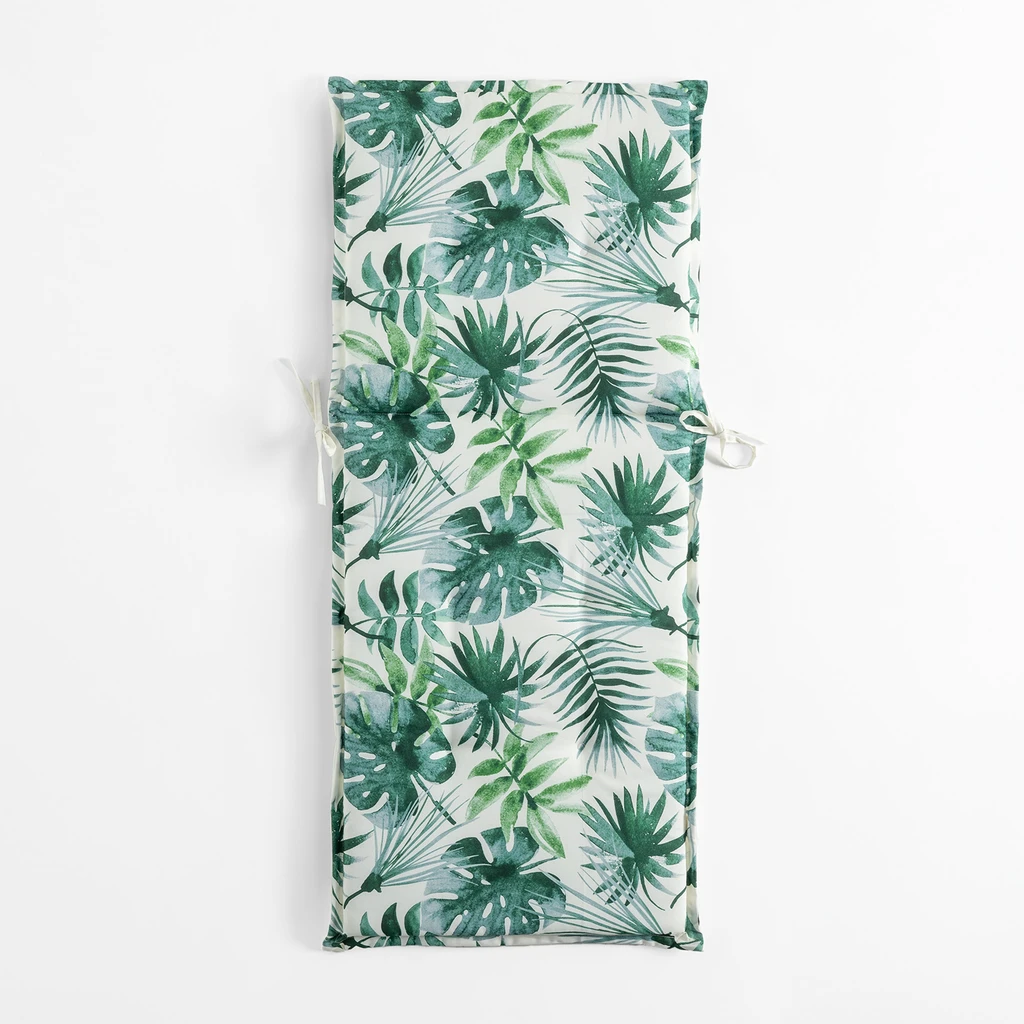 Poduszka ogrodowa na krzesło pozycyjne, ze sznurkami i paskiem. O wzorze zielonych liści na białym tle, o gładkim, białym tyle.