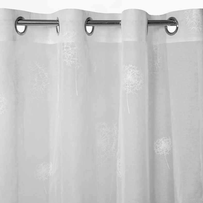 Biała firana na przelotkach z motywem dmuchawców