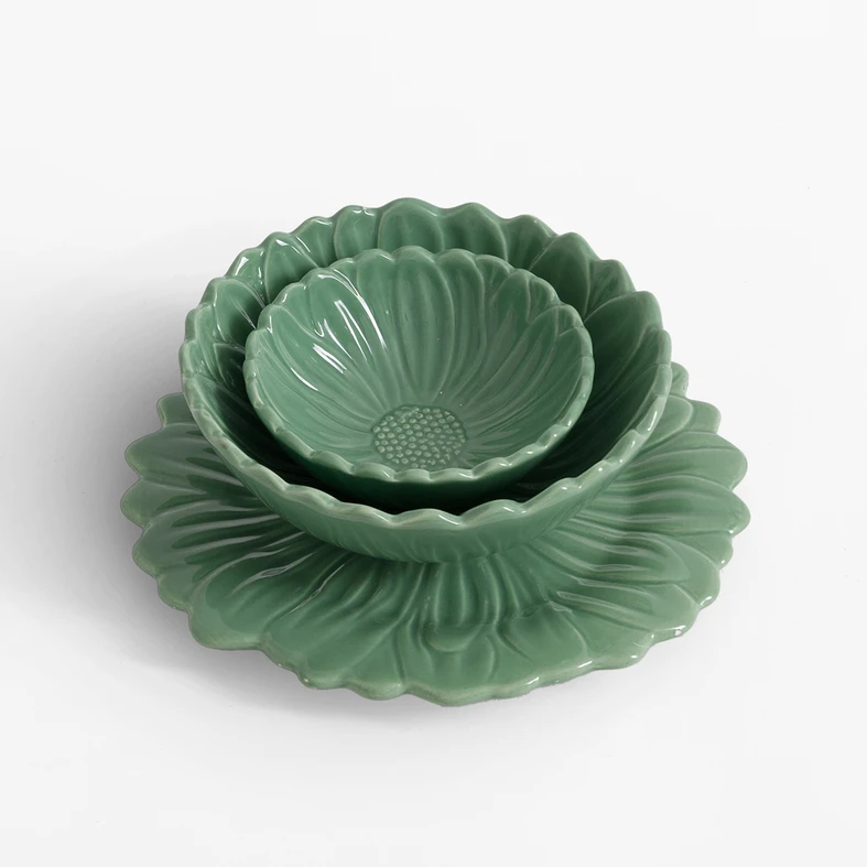 Deserowy zielony talerz i dwie miseczki o motywie kwiatka