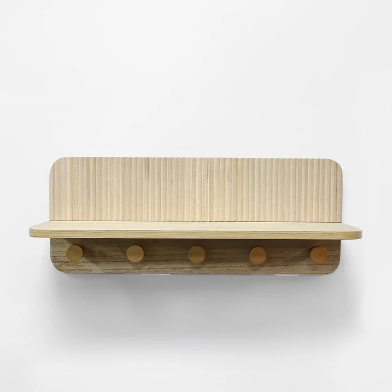 Nástenná polica v odtieni svetlého dreva