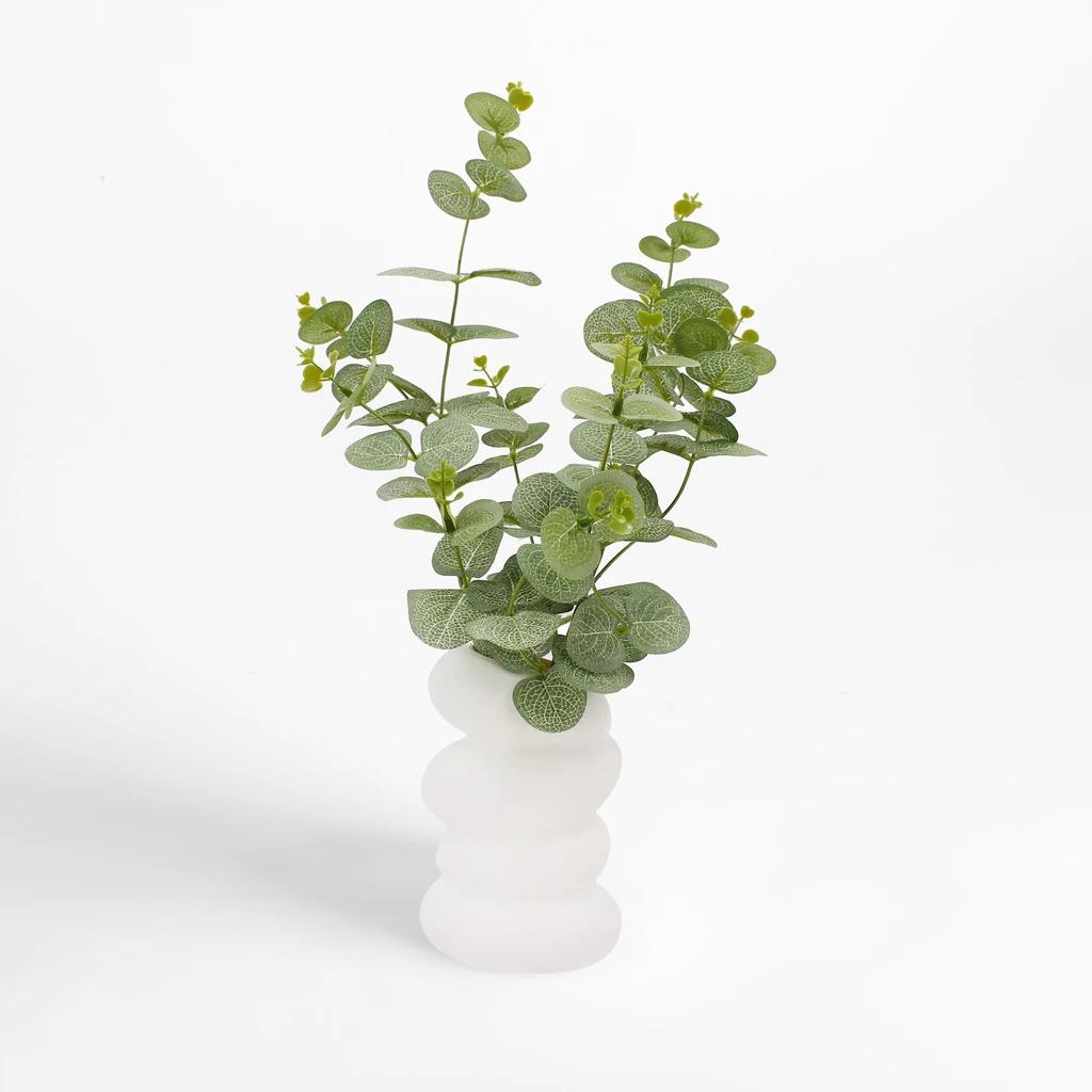 Sztuczny kwiat w wazonie 43 cm do salonu lub sypialni.