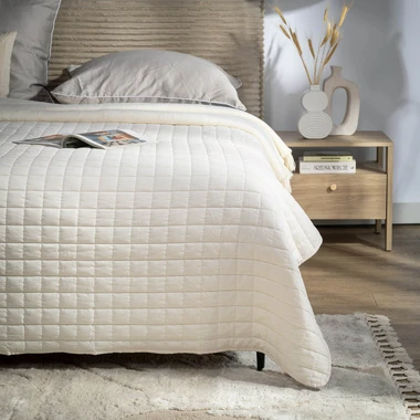 Prehoz na posteľ v krémovej farbe GISELLE 200x220 cm