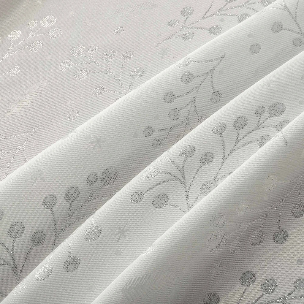 Biały obrus na stół w gałązki