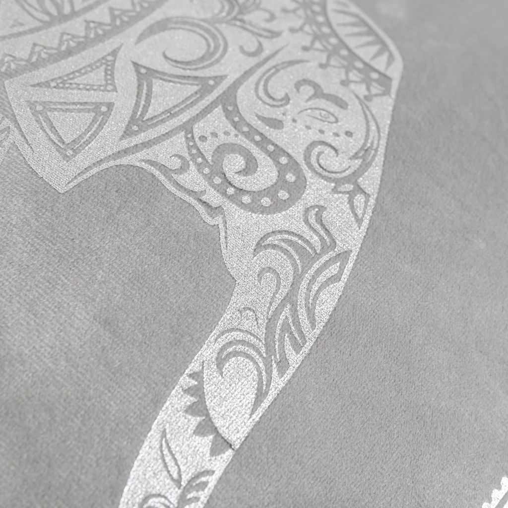 Jasnoszara poszewka ze srebrnym słoniem