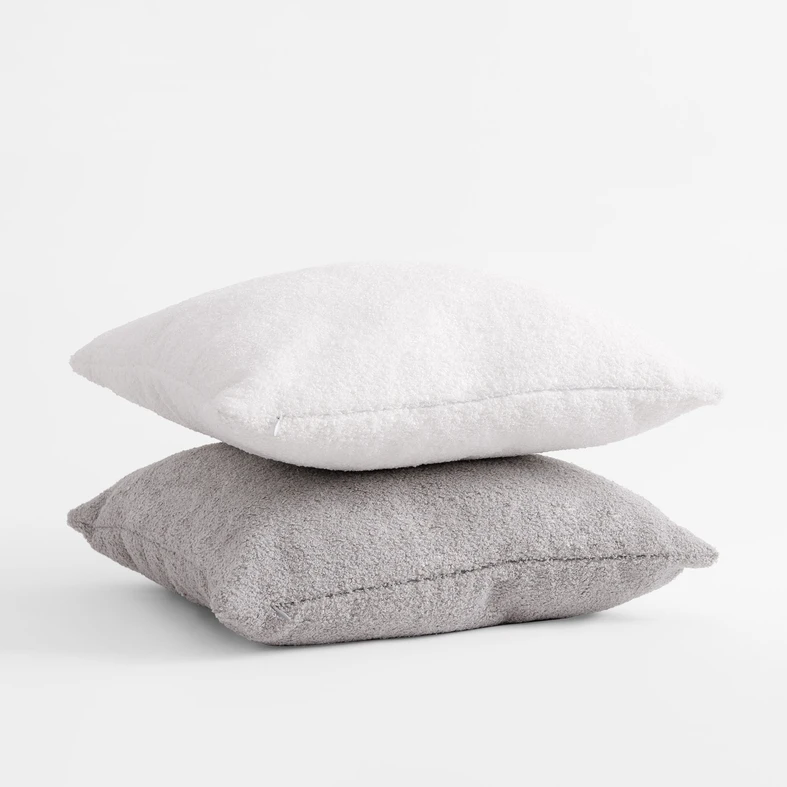 Miękkie poduszki o barankowym materiale