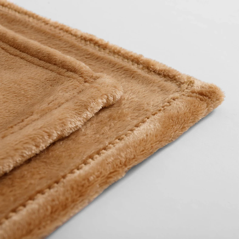 Karmelowy miękki koc na sofę