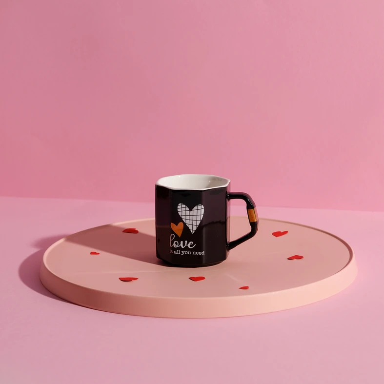 Porcelánový hrnček LOVE čierny 330 ml