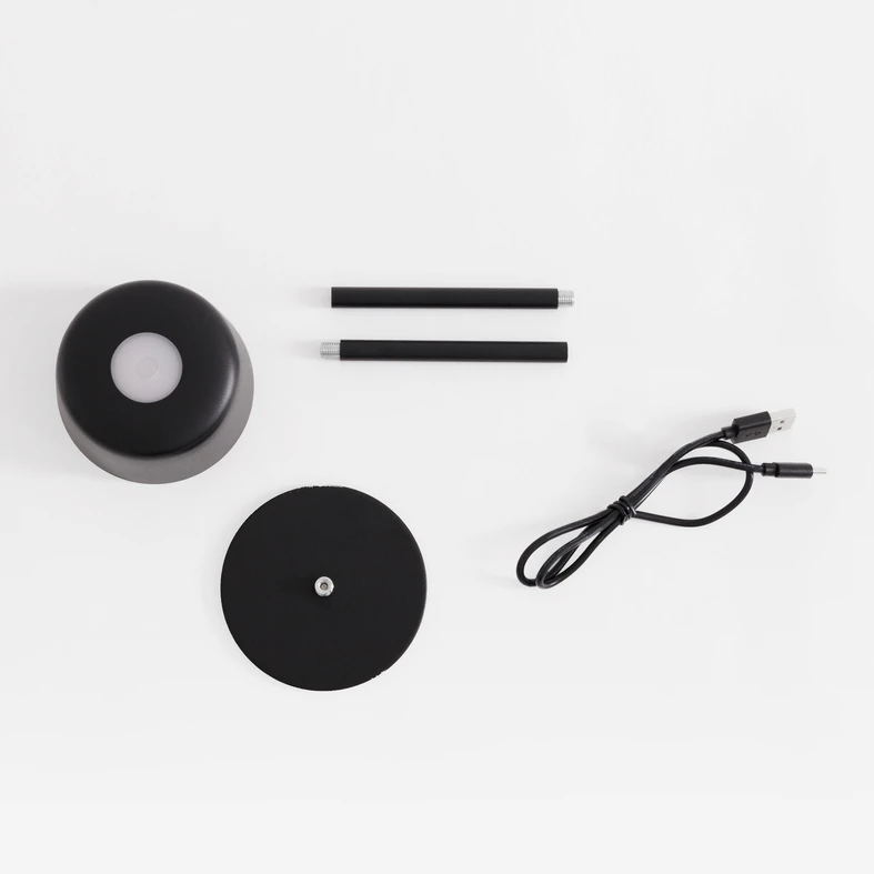 Wbudowane oświetlenie LED w lampie ma moc 2W, emituje strumień świetlny o wartości 80 lumenów.