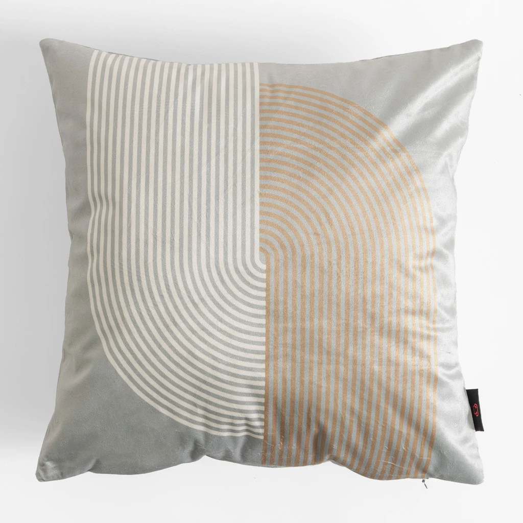 Szara poszewka z geometrycznym motywem