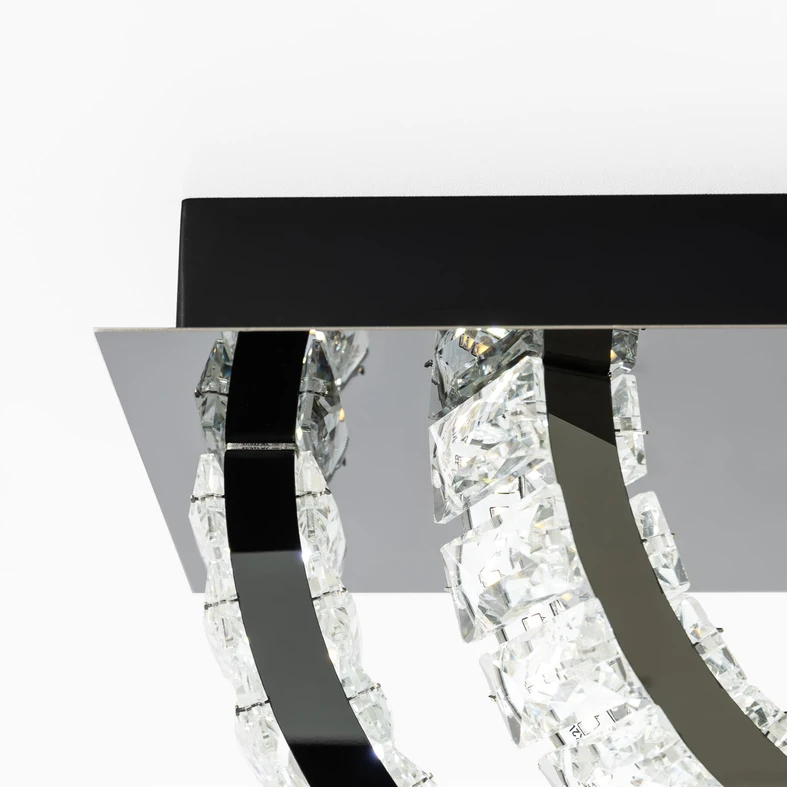 TULA w salonie to oświetlenie a zarazem piękna dekoracja w klimacie glamour.