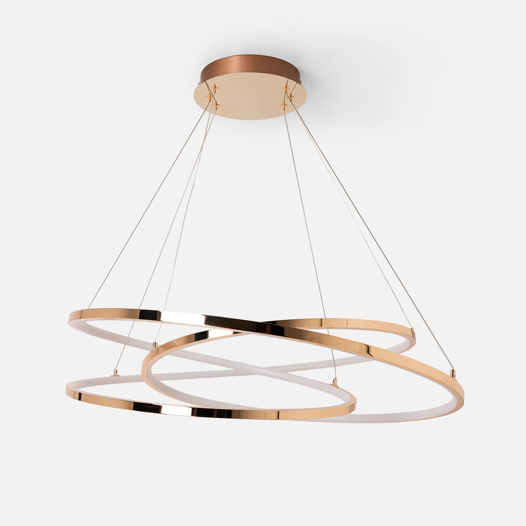 Wykończenie lampy CHOLET we francuskim złocie zwraca uwagę i nadaje wnętrzu dodatkowego połysku.