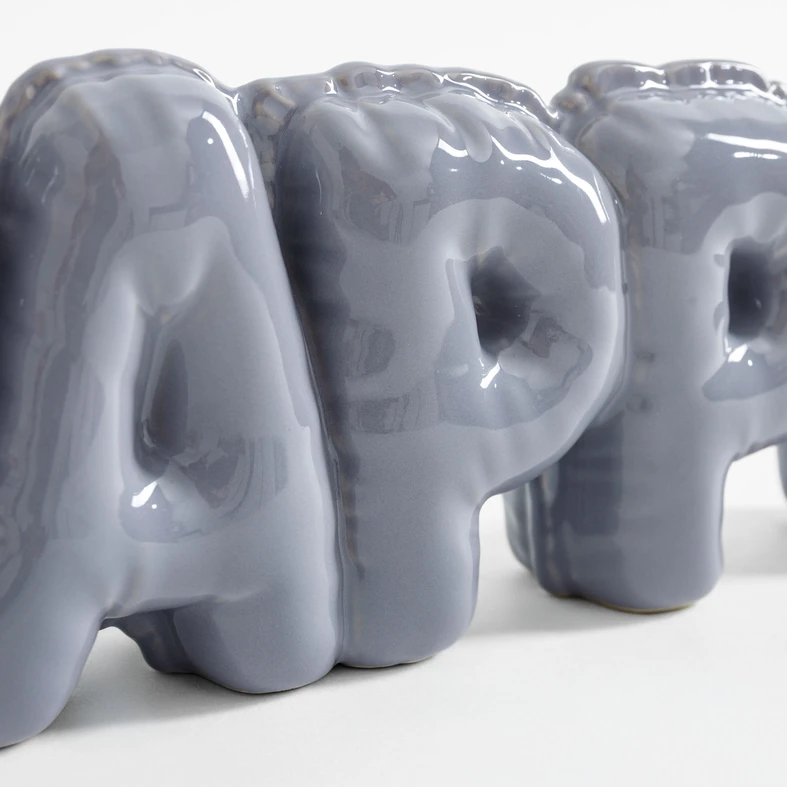 Dekorácia - nápis HAPPY v sivej farbe